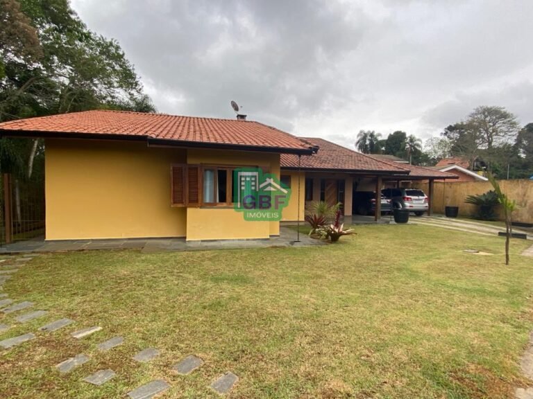 Casa térrea com terreno plano