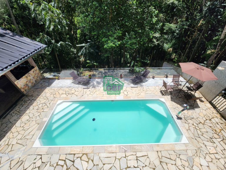 Casa nova com ótimo acabamento e energia solar