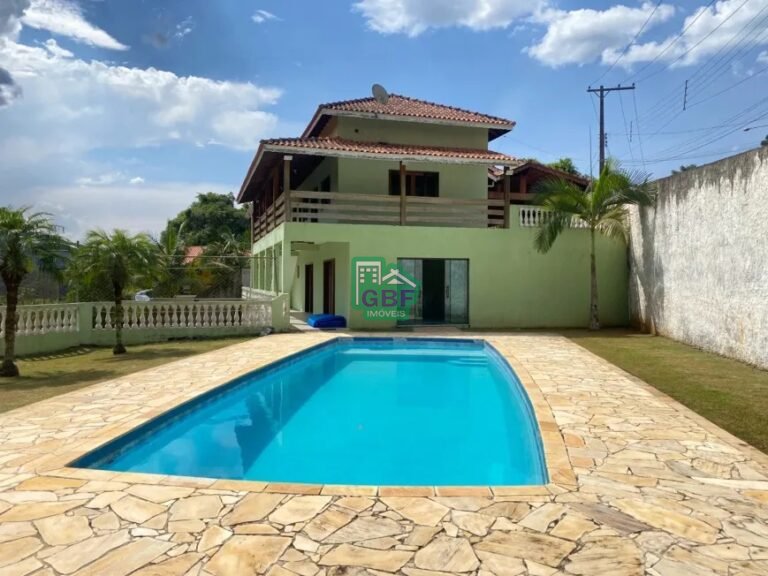 Casa de alvenaria em local alto com linda vista