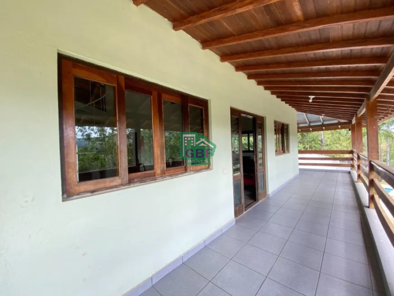 Varanda com vista para a natureza