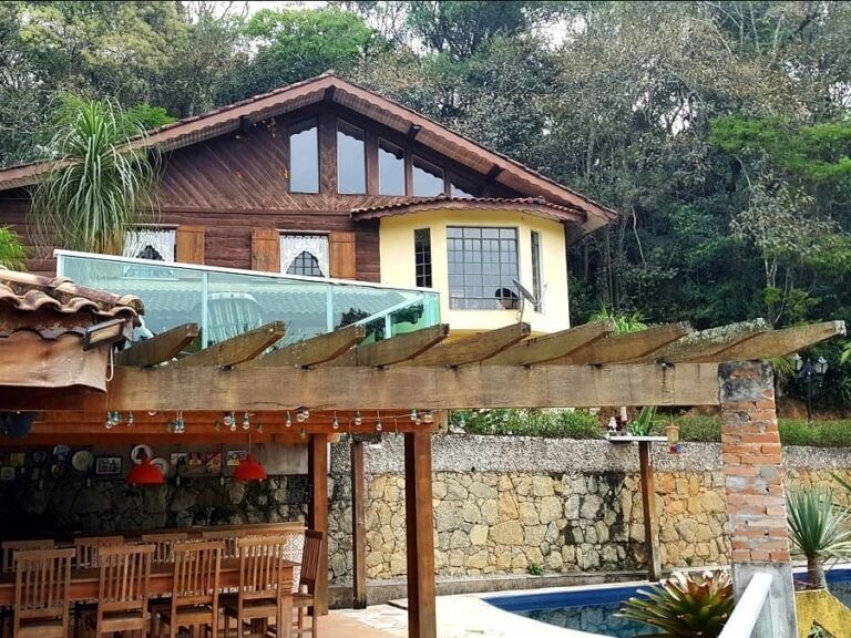 Casa com linda vista pro lago à venda no Condomínio Jardim Cinco Lagos, Mairiporã