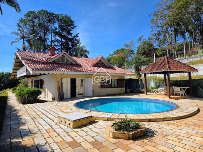 Casa com 5 dormitórios sendo 2 suítes e linda vista