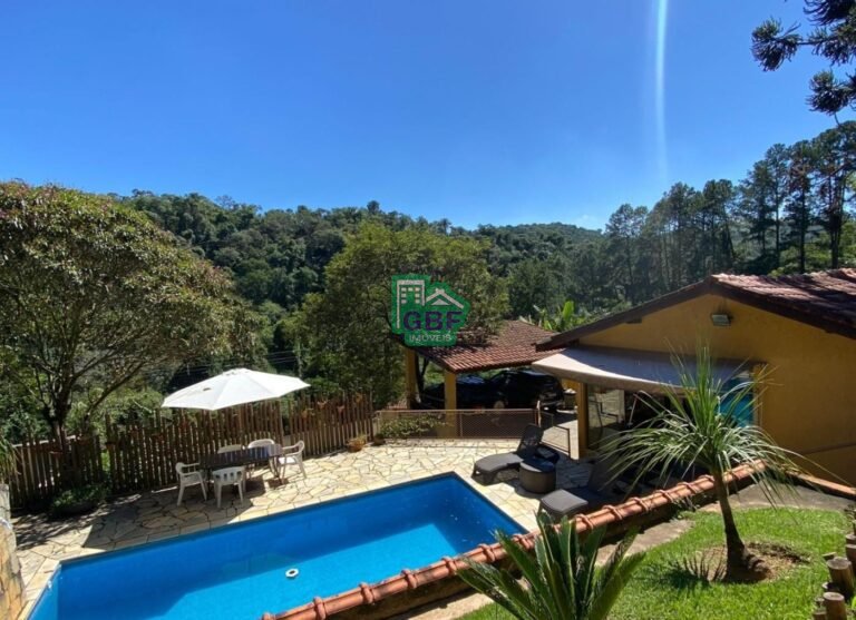 Casa com 4 dormitórios