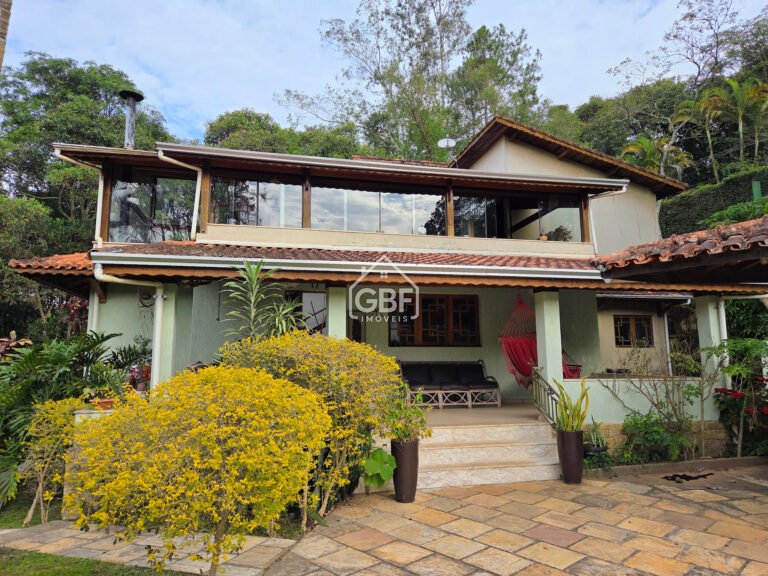 Home 9 Linda casa com 4 dormitórios