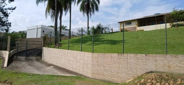 Casa com lago privativo