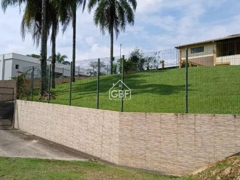 Casa com lago privativo