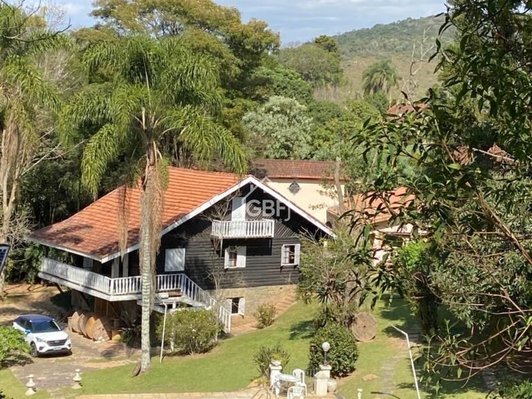 Casa com ótimo terreno